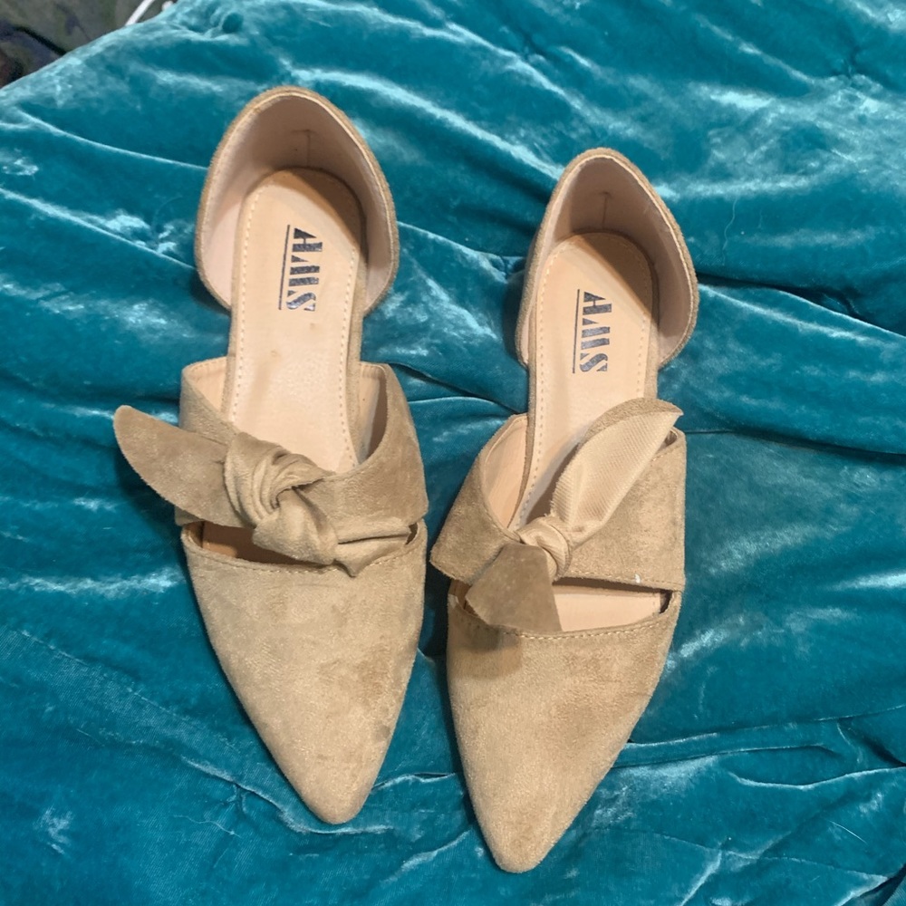 Tan flats